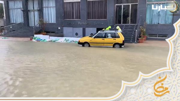 أمطار غزيرة وسيول تغرق عددا من شوارع مدينة تطوان